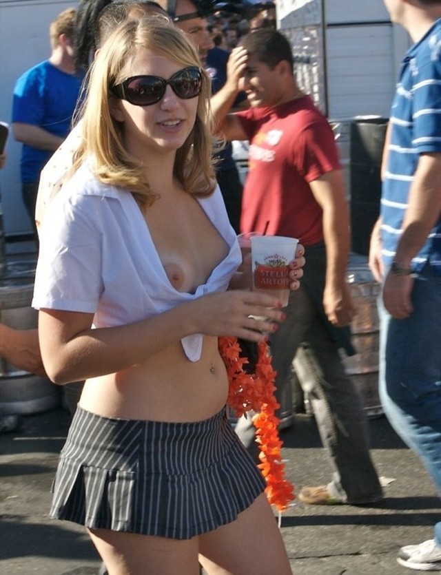 girls-not-knowing-nipples-are-showing